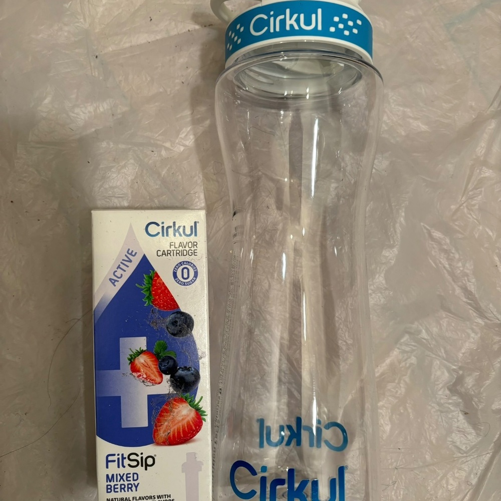 NWT Cirkul Bottle and Flavor Cartridge